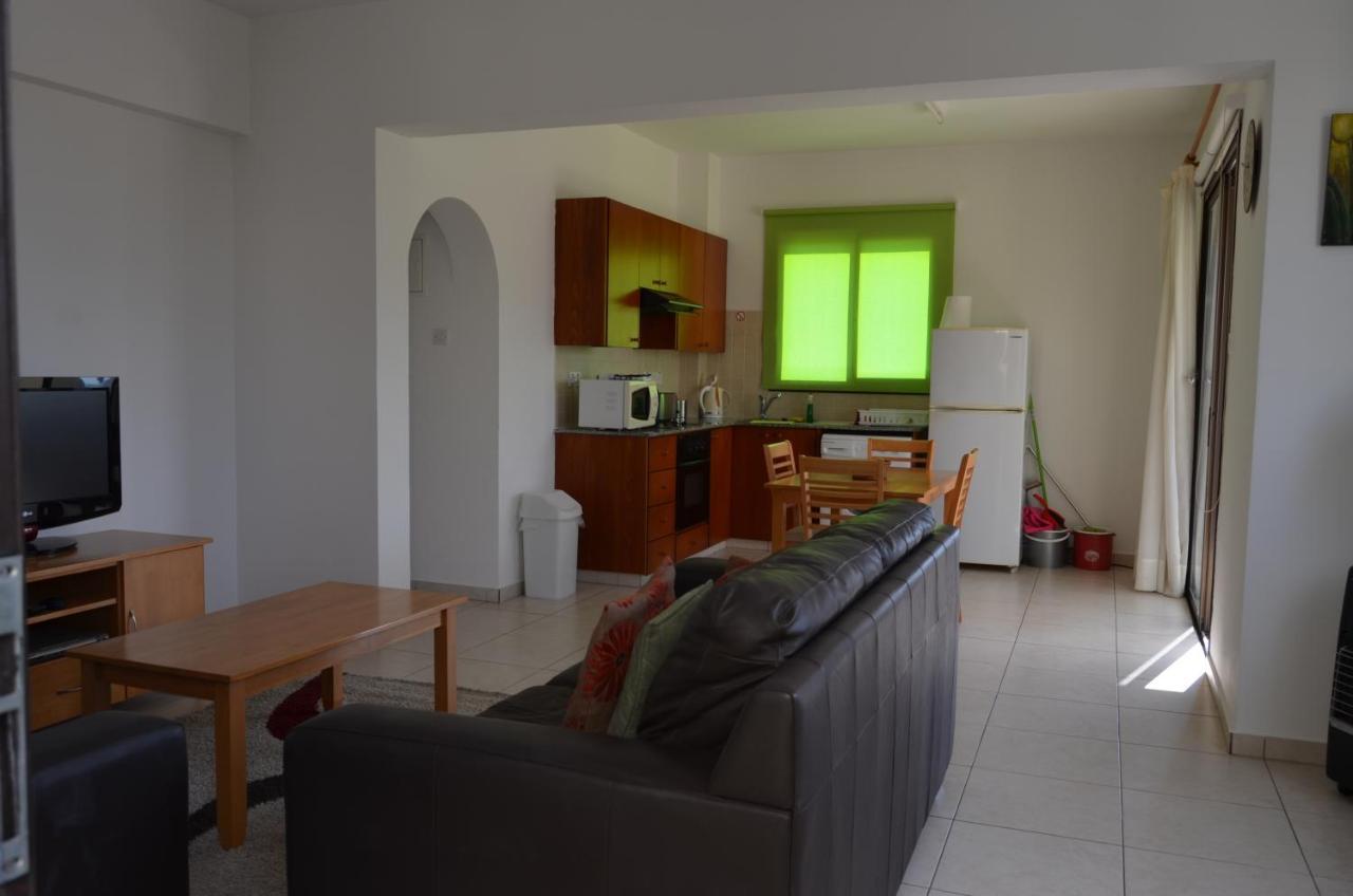 Faros Beach Apartment A102 Paphos Buitenkant foto