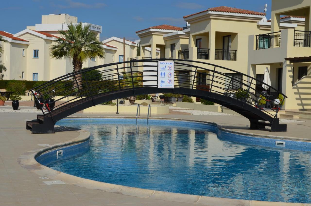 Faros Beach Apartment A102 Paphos Buitenkant foto